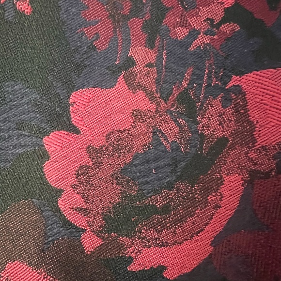 Size 4 Red Floral Skirt with Peplum detail - Picture 2 of 2